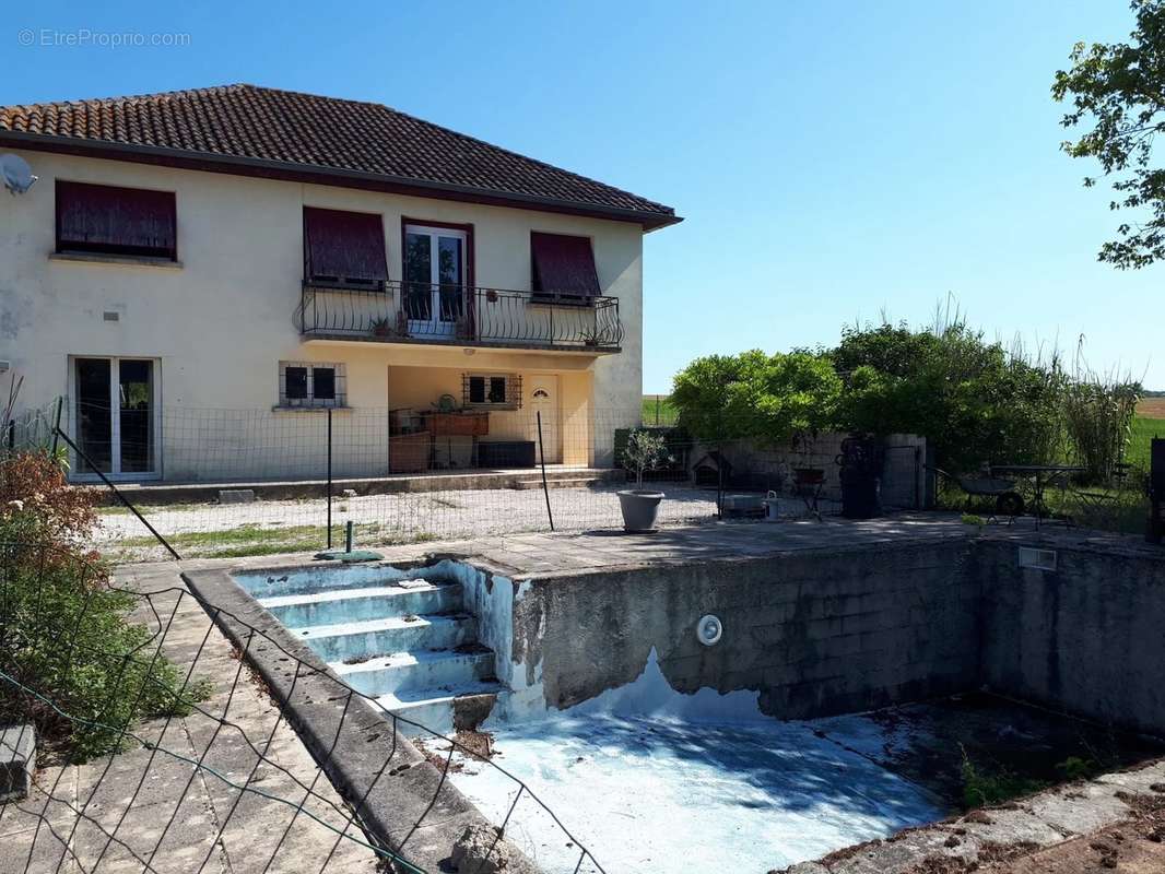 Maison à MONTAIGU-DE-QUERCY