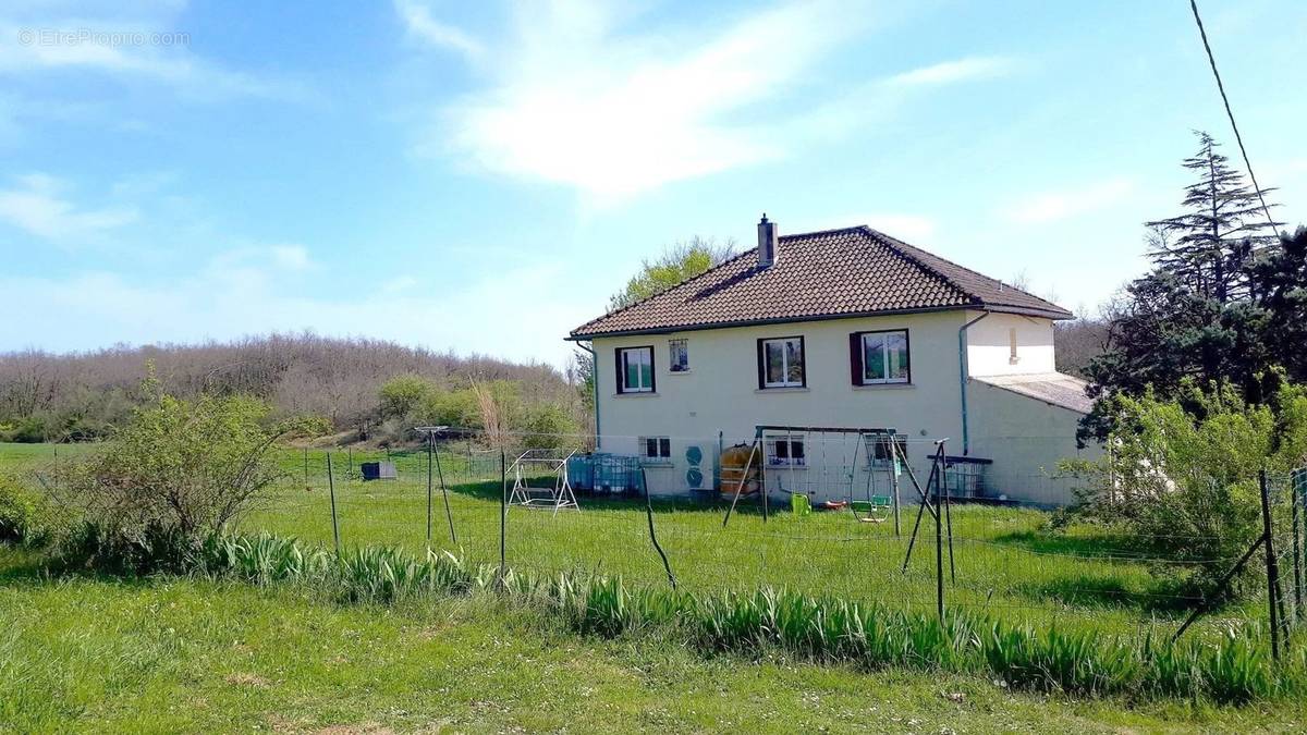 Maison à MONTAIGU-DE-QUERCY