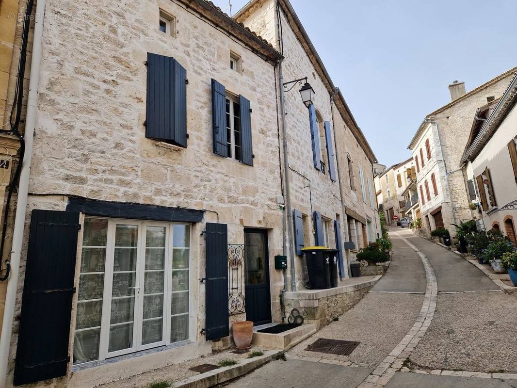 Maison à MONTAIGU-DE-QUERCY