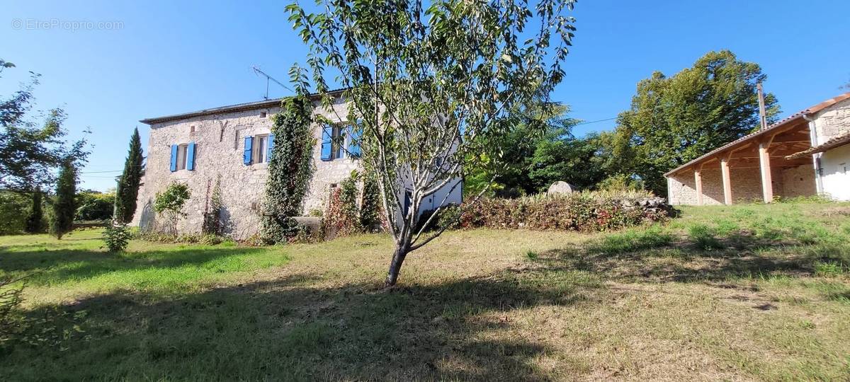 Maison à MONTAIGU-DE-QUERCY