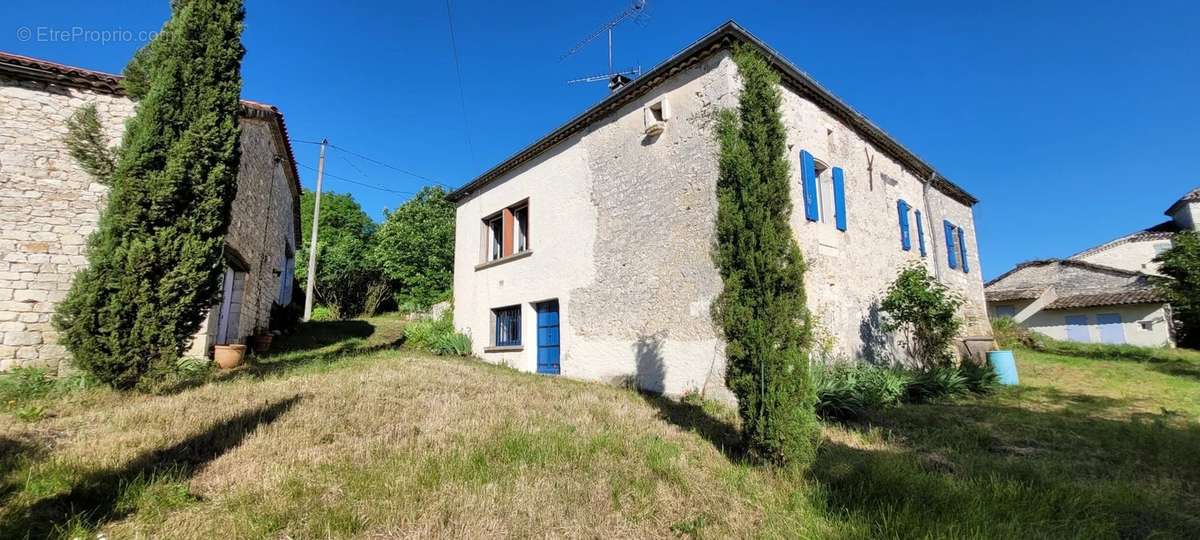 Maison à MONTAIGU-DE-QUERCY