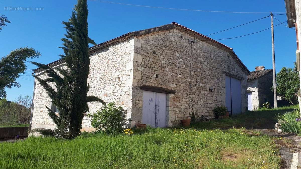 Maison à MONTAIGU-DE-QUERCY