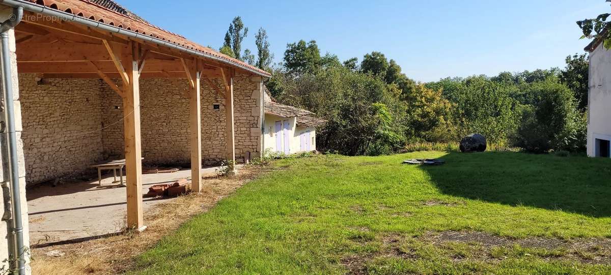 Maison à MONTAIGU-DE-QUERCY