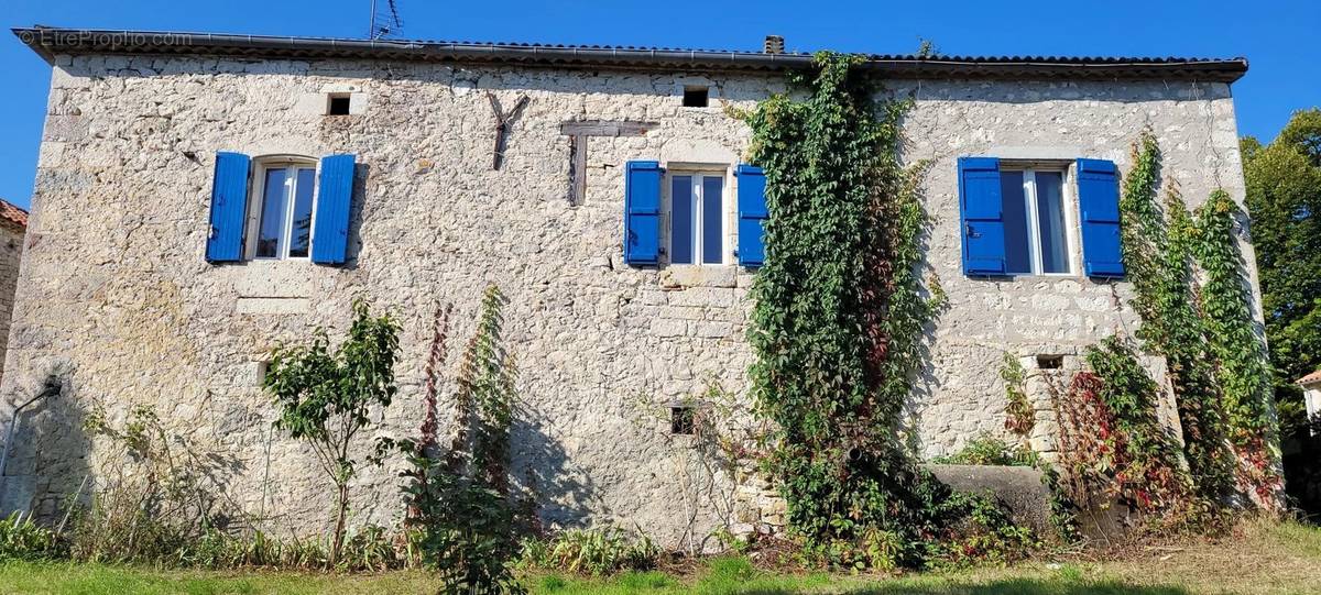 Maison à MONTAIGU-DE-QUERCY