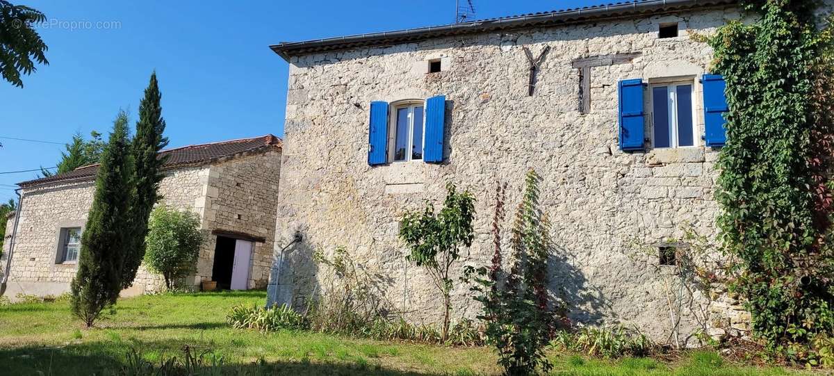 Maison à MONTAIGU-DE-QUERCY