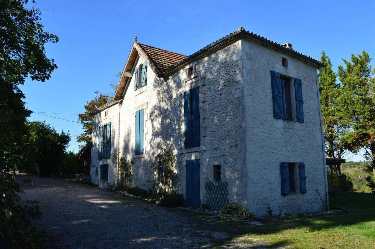 Maison à MONTAIGU-DE-QUERCY