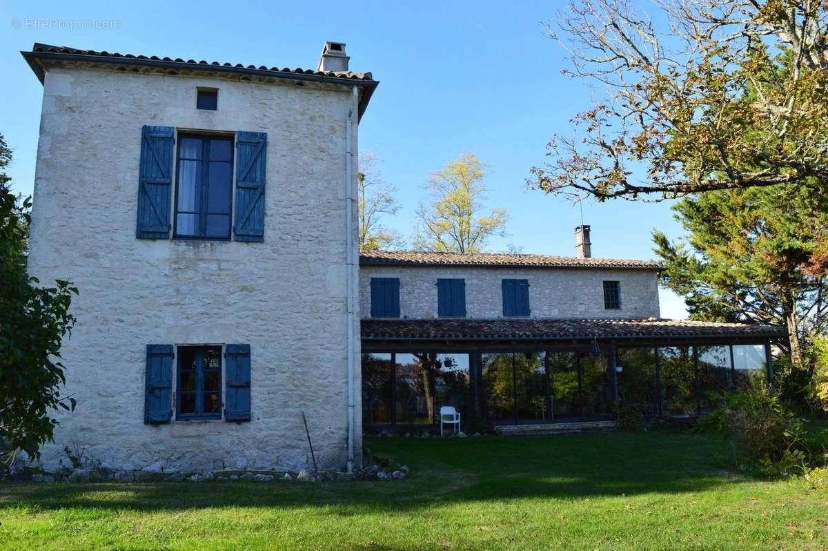 Maison à MONTAIGU-DE-QUERCY