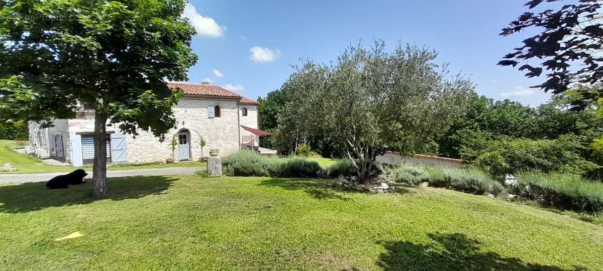 Maison à BEAUVILLE