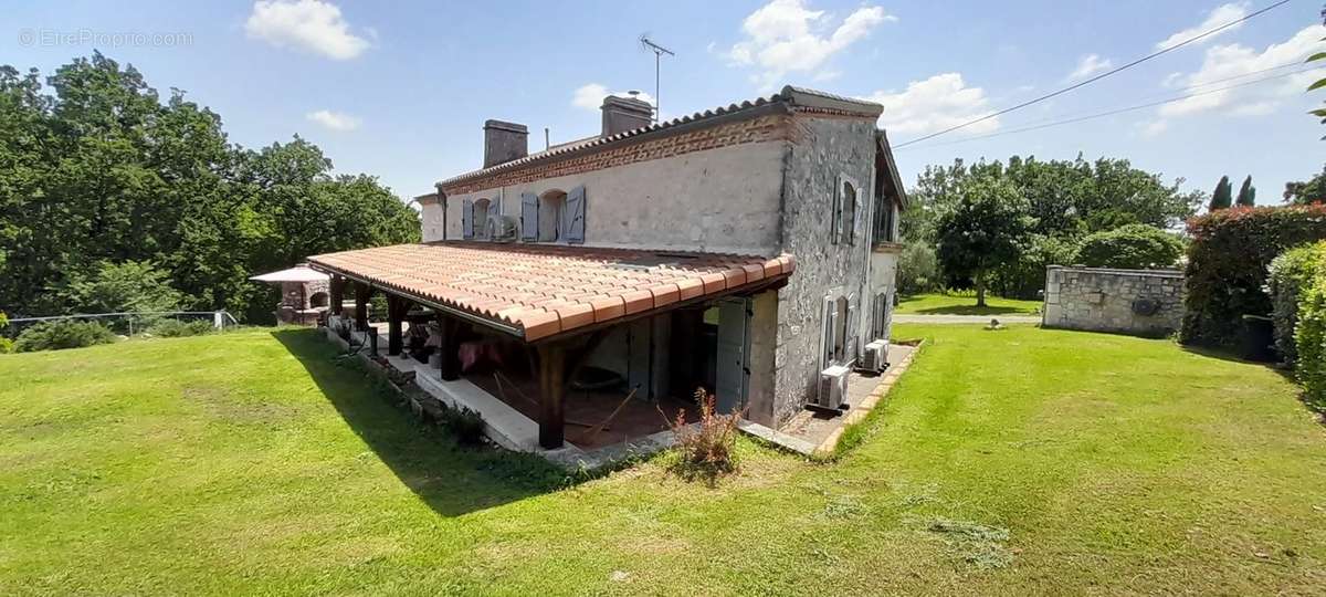 Maison à BEAUVILLE