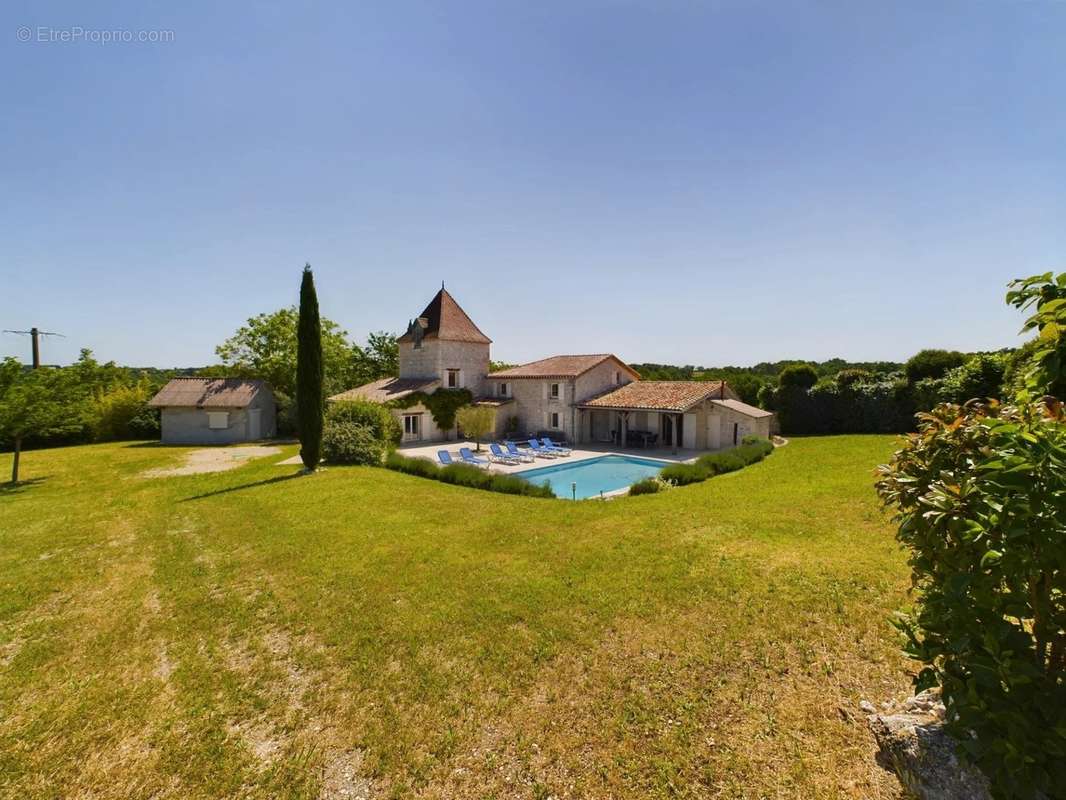 Maison à MONTAIGU-DE-QUERCY