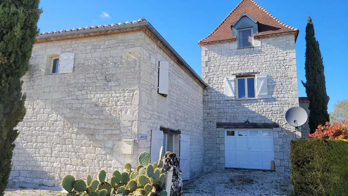 Maison à MONTAIGU-DE-QUERCY