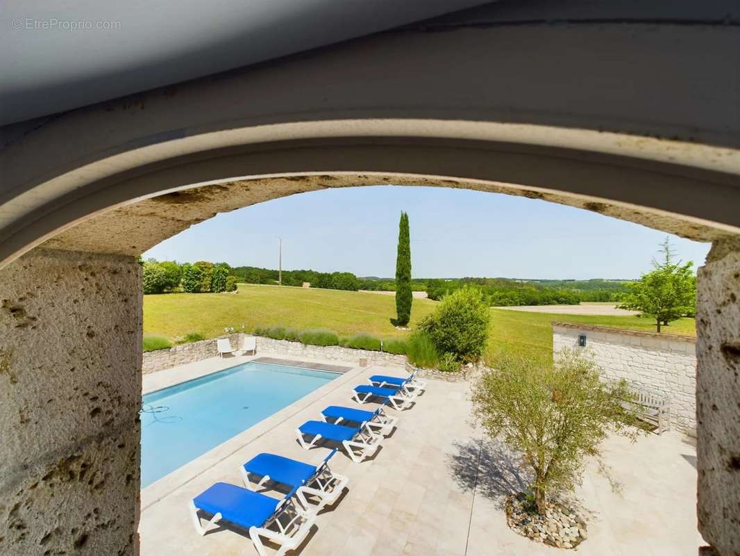 Maison à MONTAIGU-DE-QUERCY