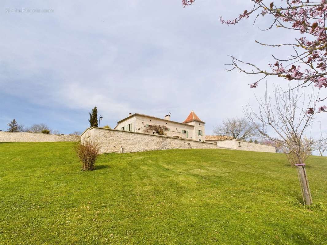 Maison à MONTCUQ