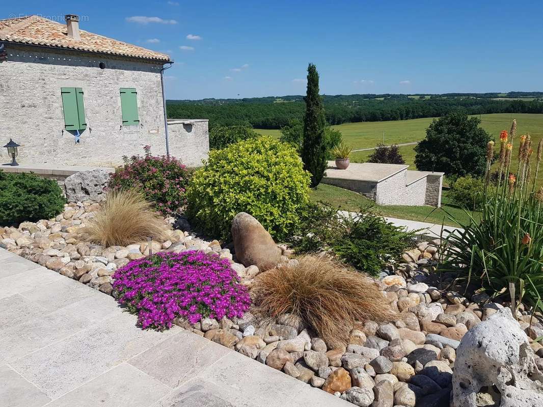 Maison à MONTCUQ