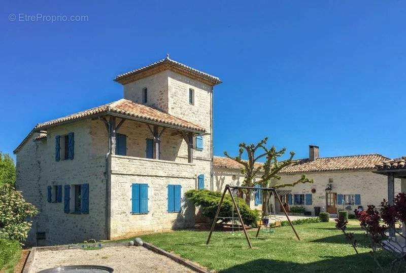 Maison à MONTCUQ