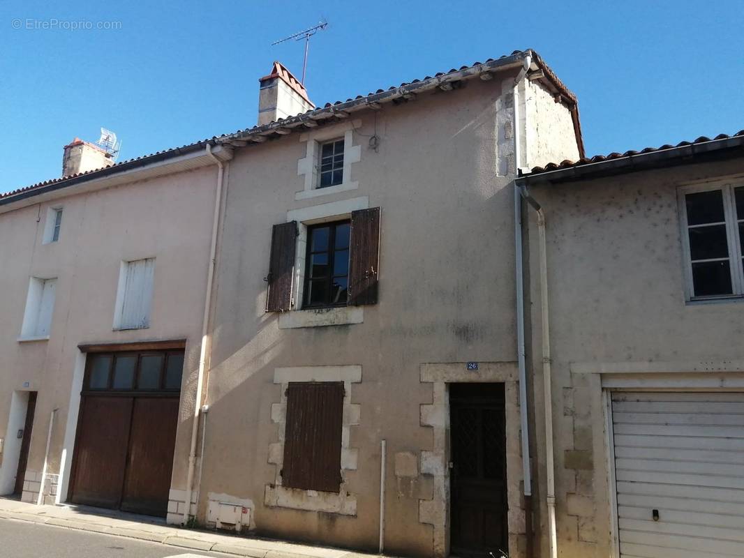 Maison à CHARROUX