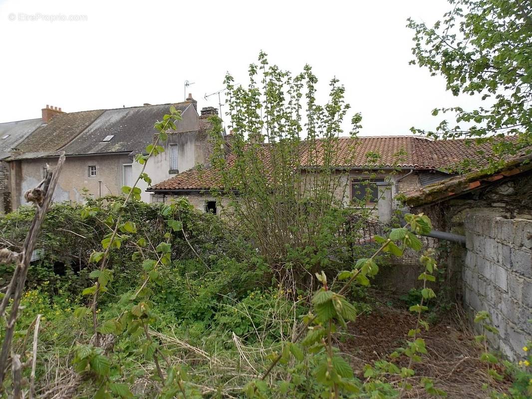 Maison à CHARROUX