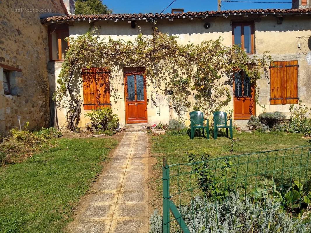 Maison à CHAMPAGNE-SAINT-HILAIRE