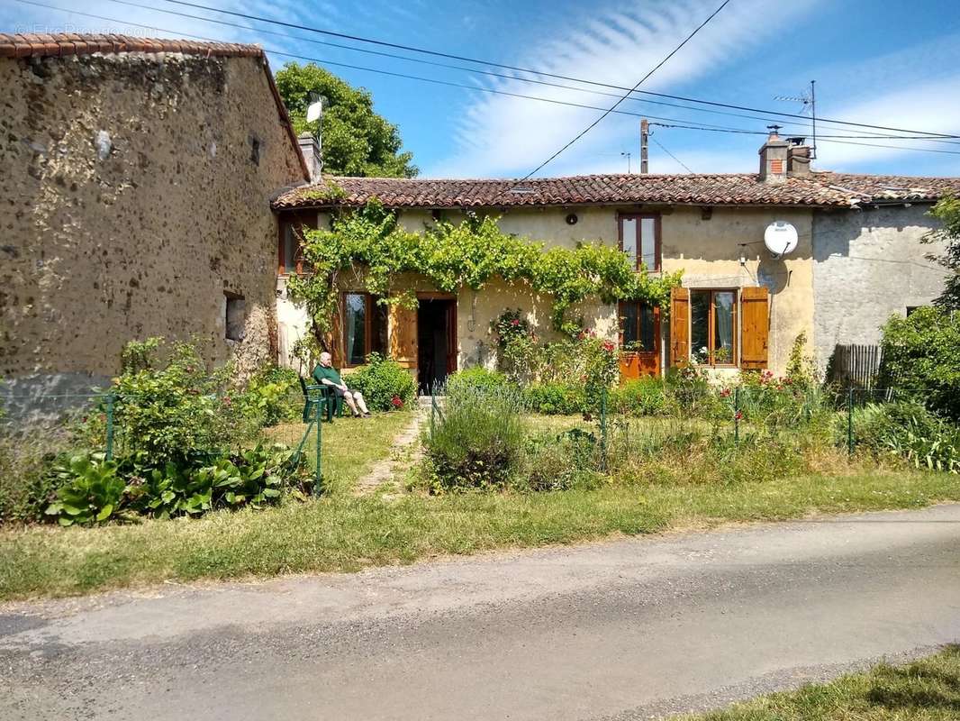 Maison à CHAMPAGNE-SAINT-HILAIRE