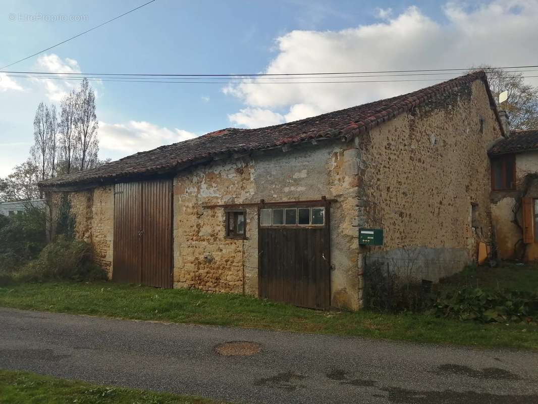 Maison à CHAMPAGNE-SAINT-HILAIRE