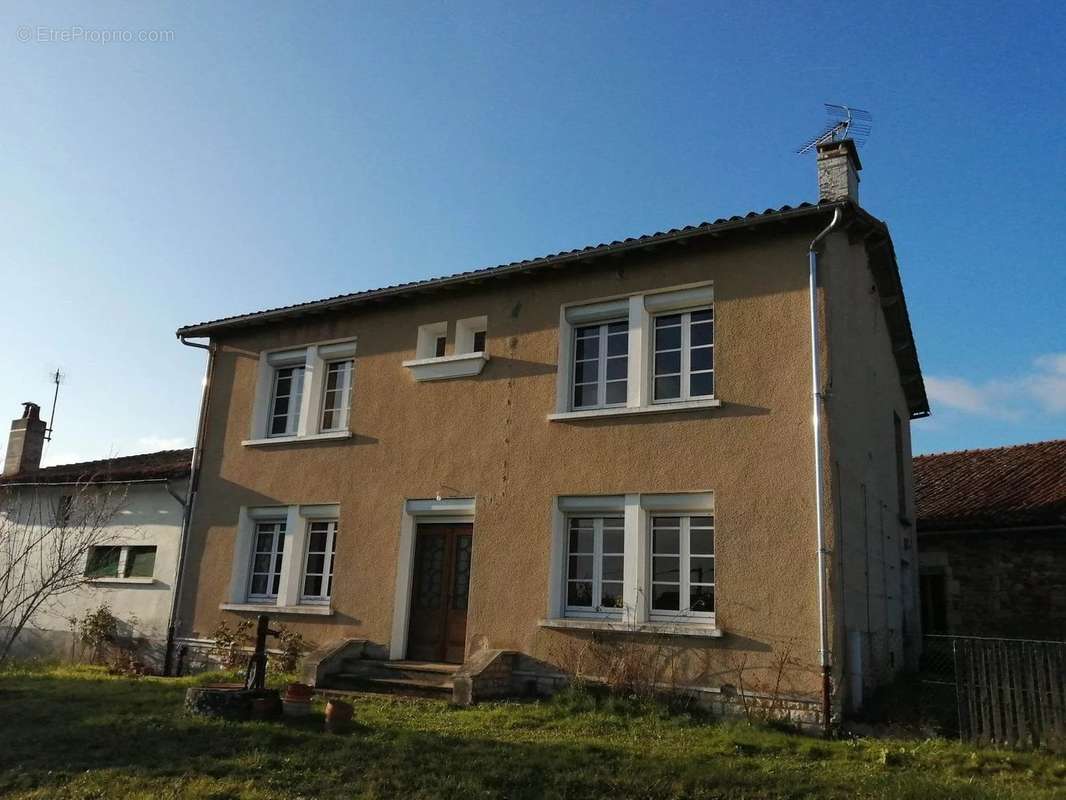 Maison à CHARROUX