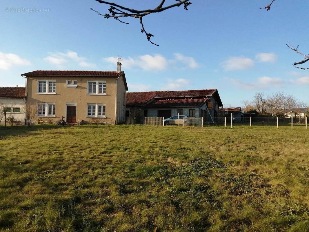 Maison à CHARROUX