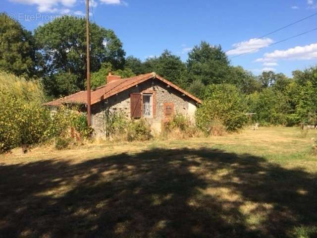 Maison à LUCHAPT