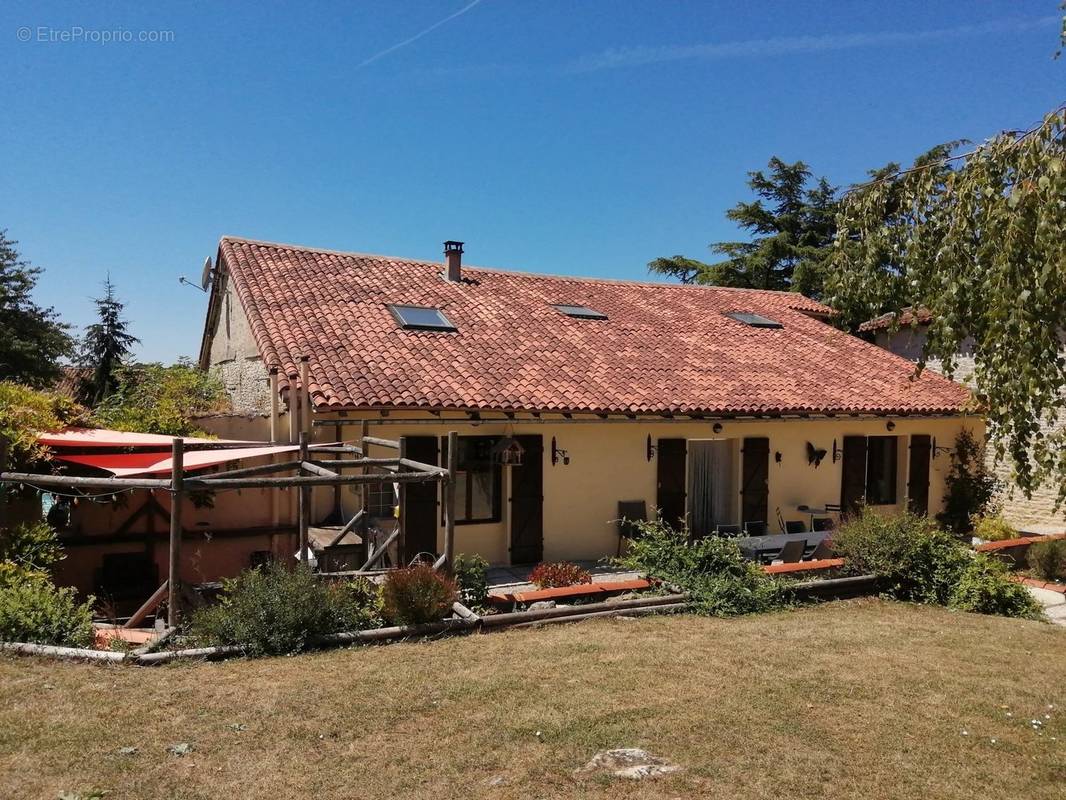 Maison à CHARROUX