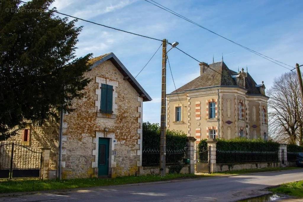 Maison à CHARROUX