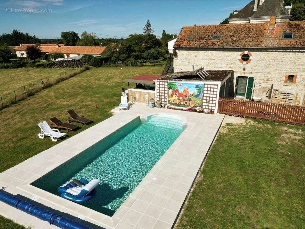 Maison à CHARROUX