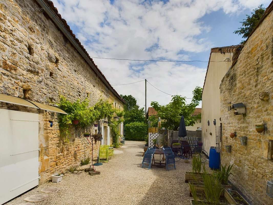 Maison à VILLEFAGNAN