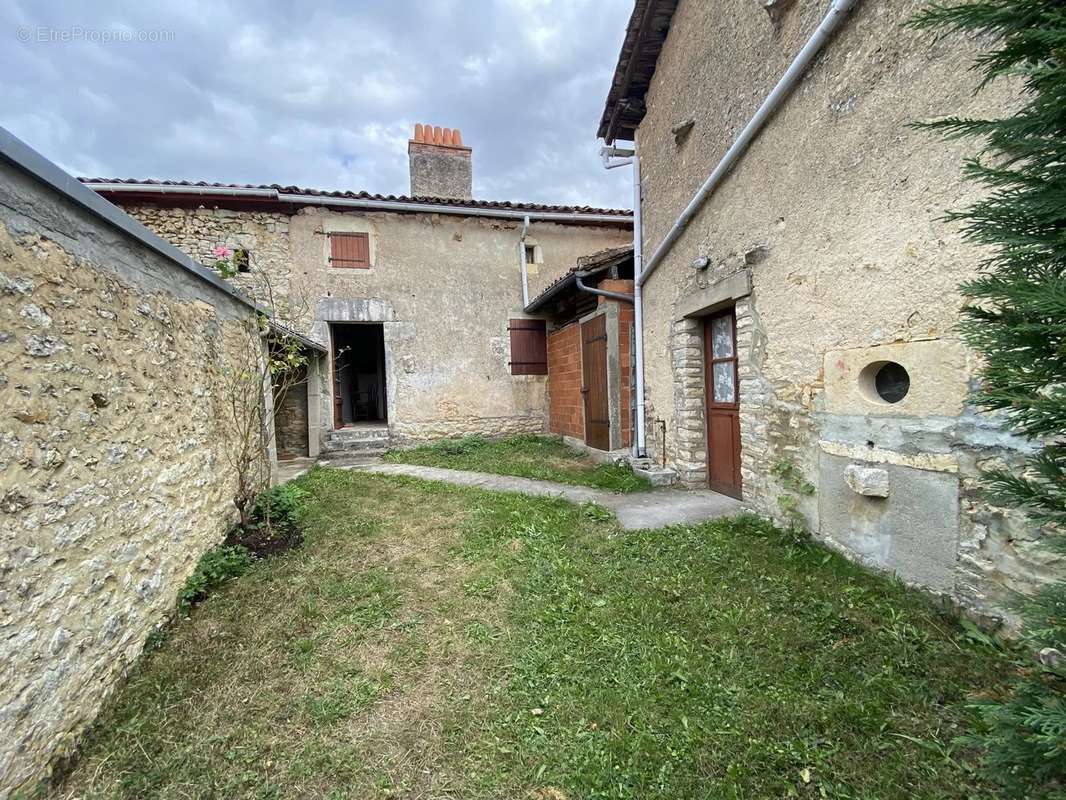 Maison à BEAULIEU-SUR-SONNETTE