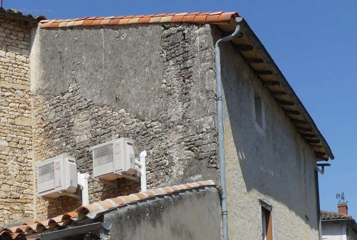 Maison à CHEF-BOUTONNE