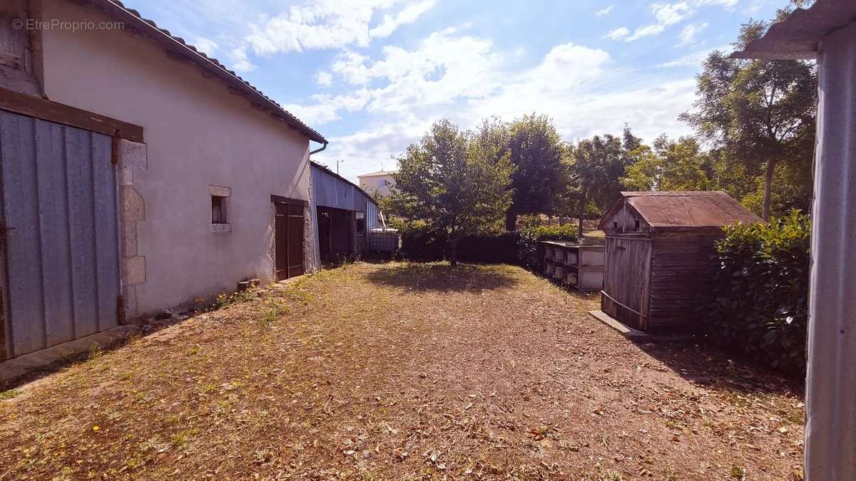 Maison à GENOUILLE