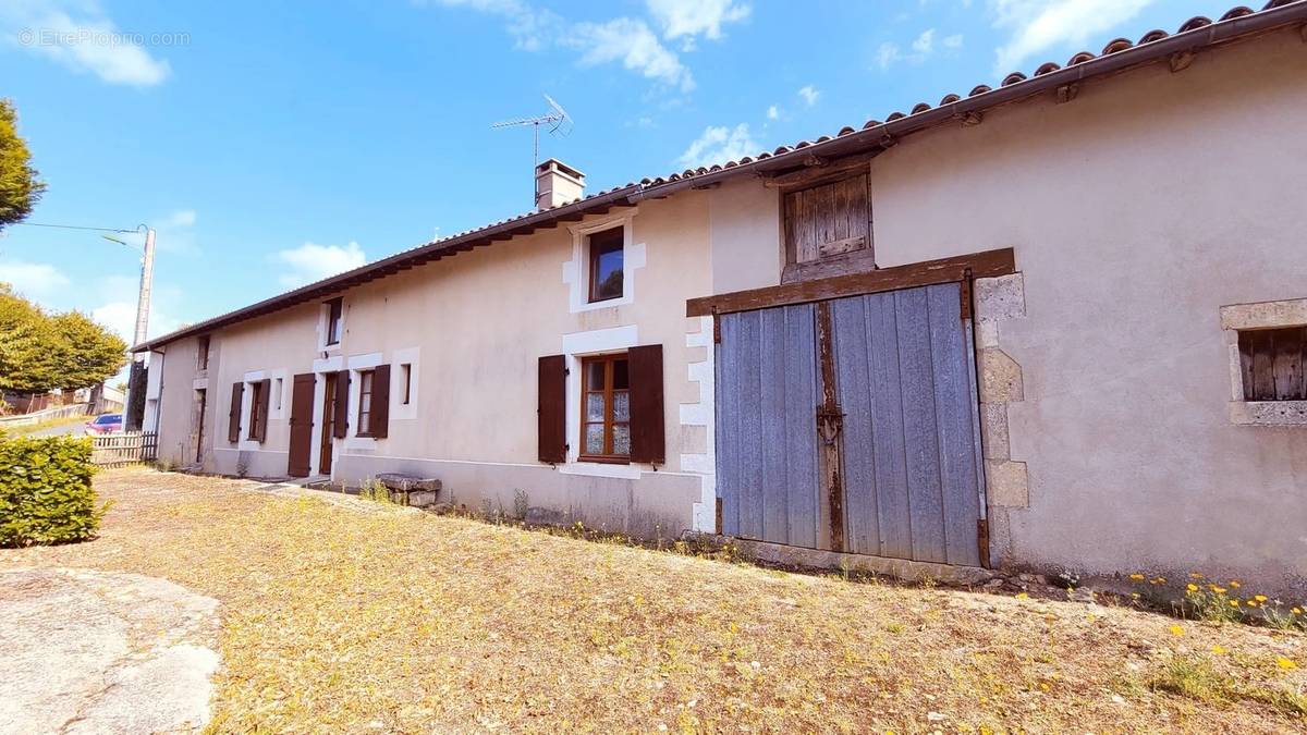 Maison à GENOUILLE