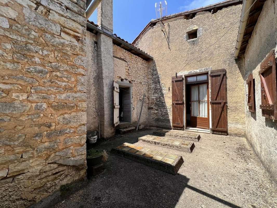 Maison à VERTEUIL-SUR-CHARENTE