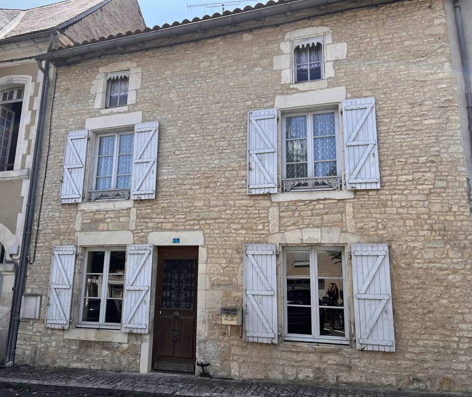 Maison à VERTEUIL-SUR-CHARENTE