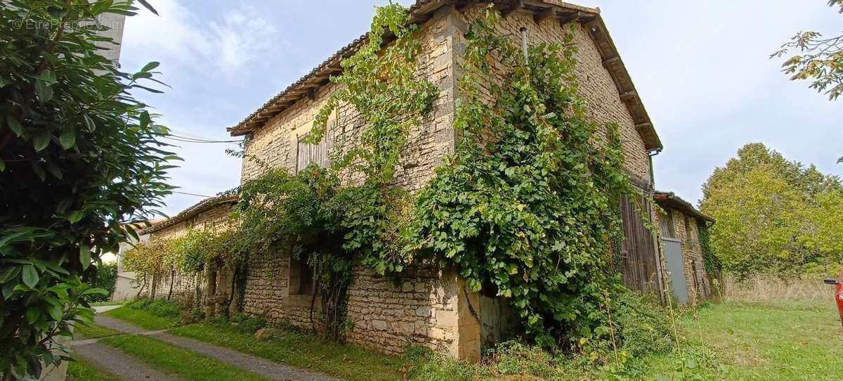 Maison à LIMALONGES