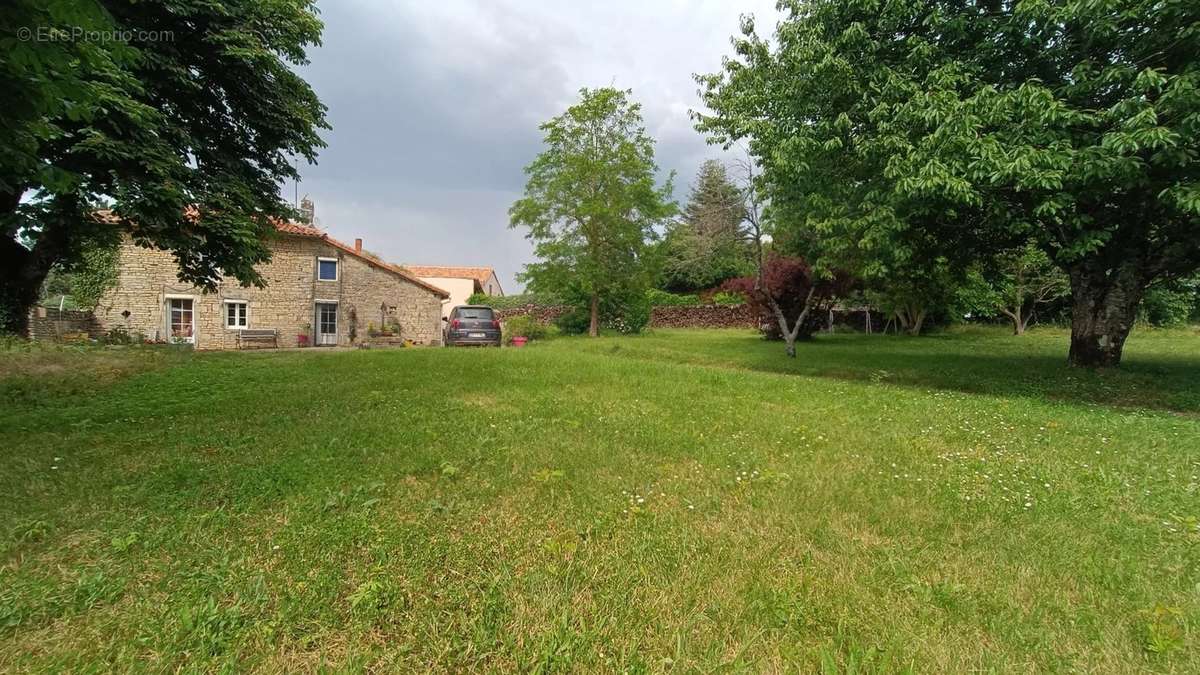 Maison à NANTEUIL-EN-VALLEE