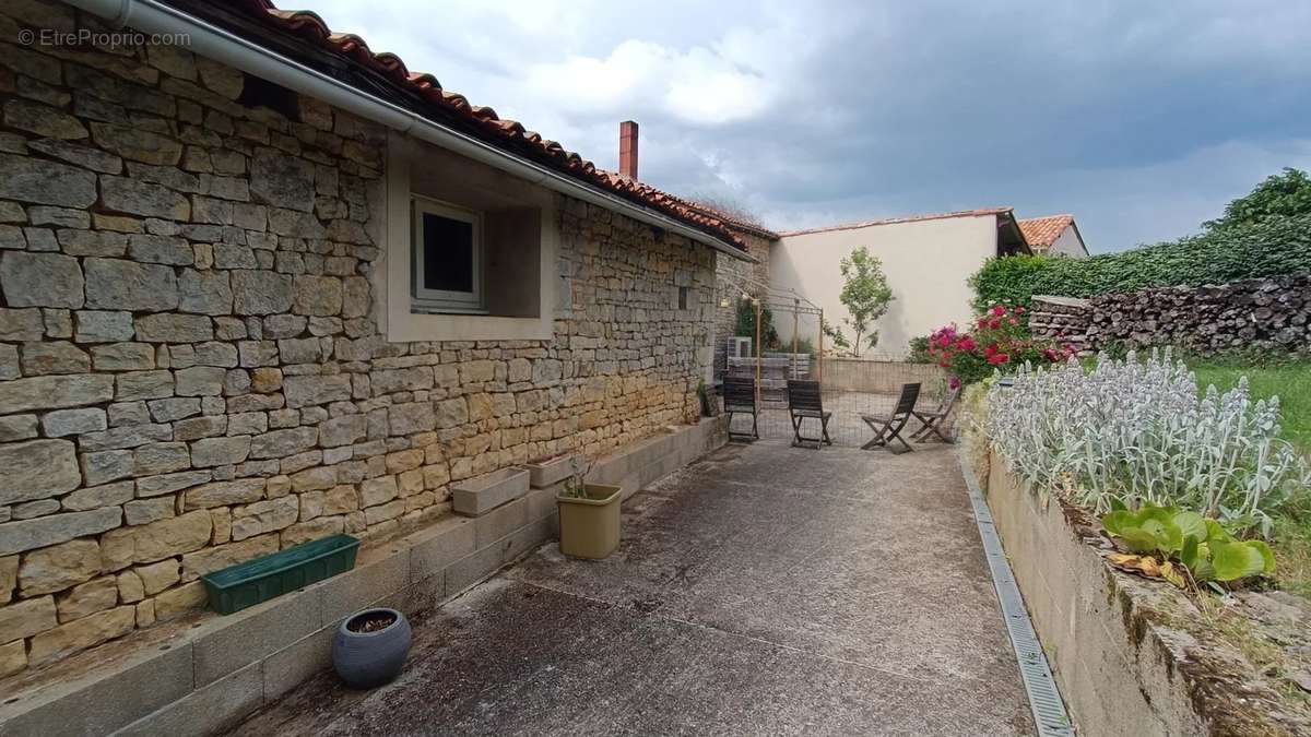 Maison à NANTEUIL-EN-VALLEE