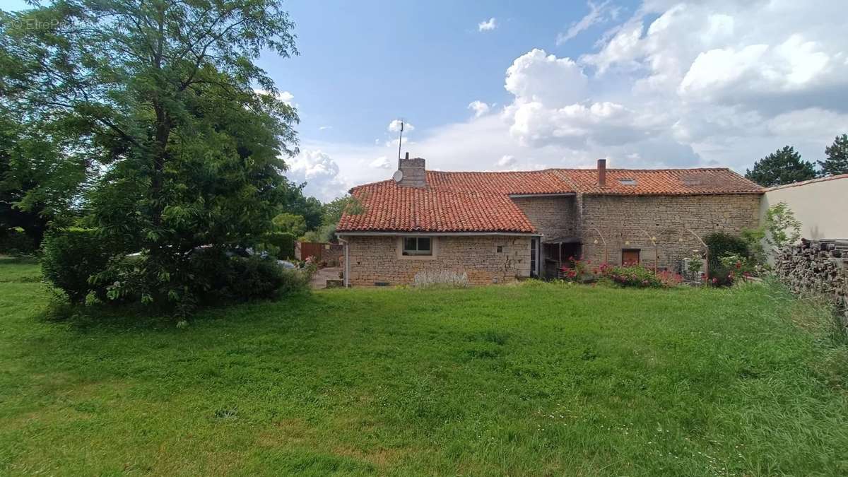 Maison à NANTEUIL-EN-VALLEE