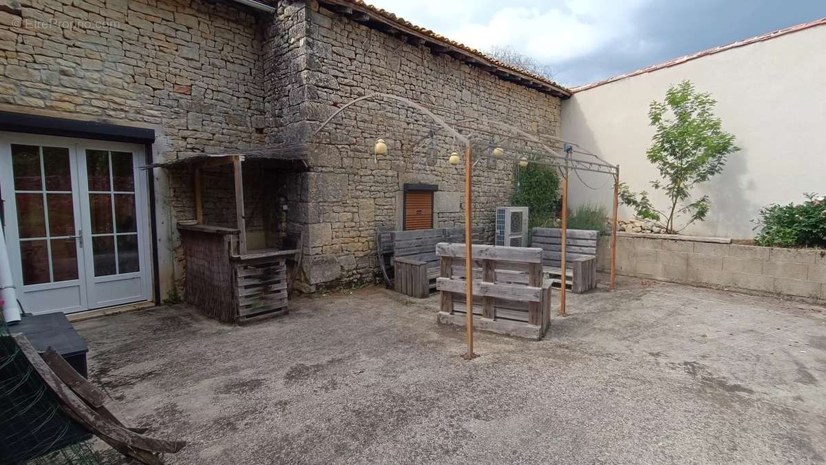 Maison à NANTEUIL-EN-VALLEE