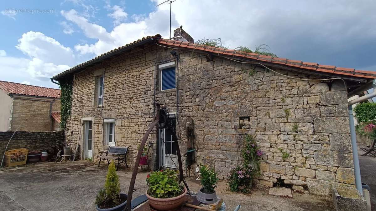 Maison à NANTEUIL-EN-VALLEE