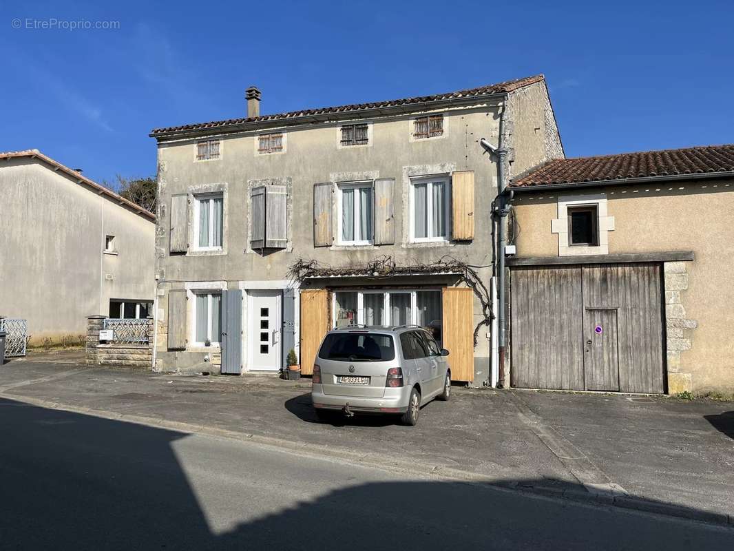 Maison à AUNAC