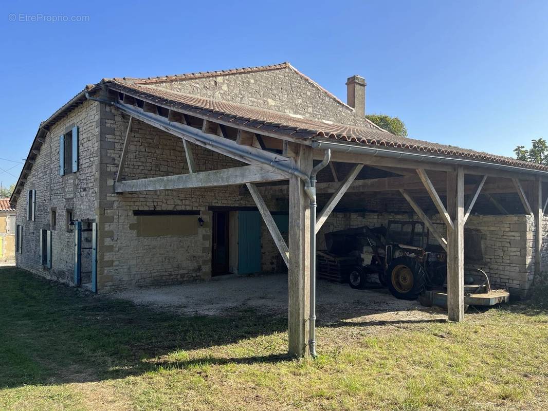 Maison à SAINT-FRAIGNE