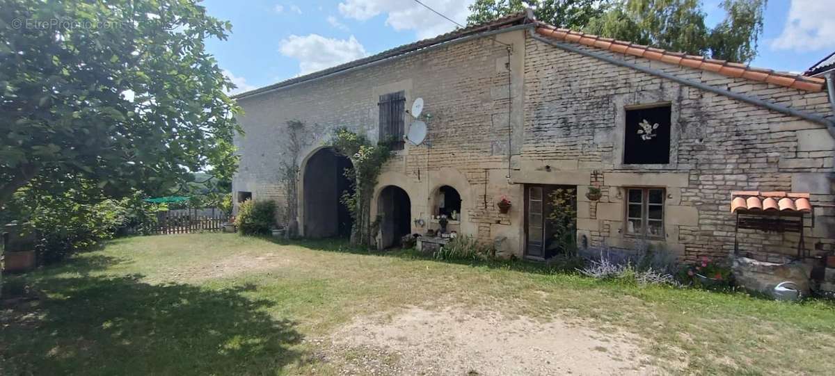 Maison à COURCOME