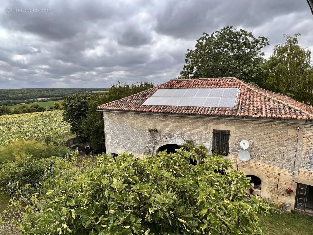 Maison à COURCOME