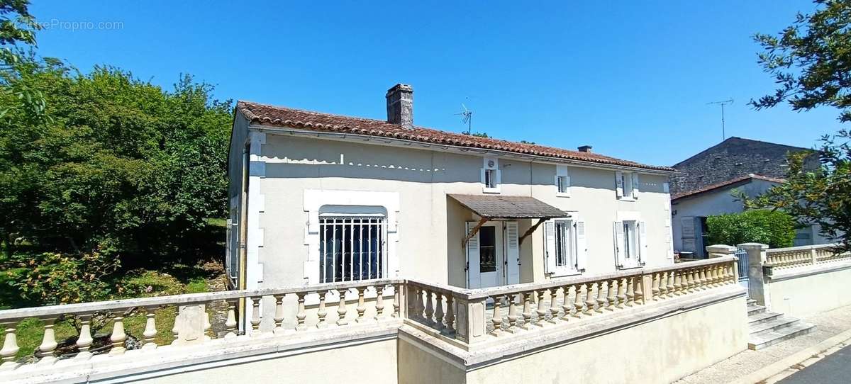 Maison à BOURG-CHARENTE