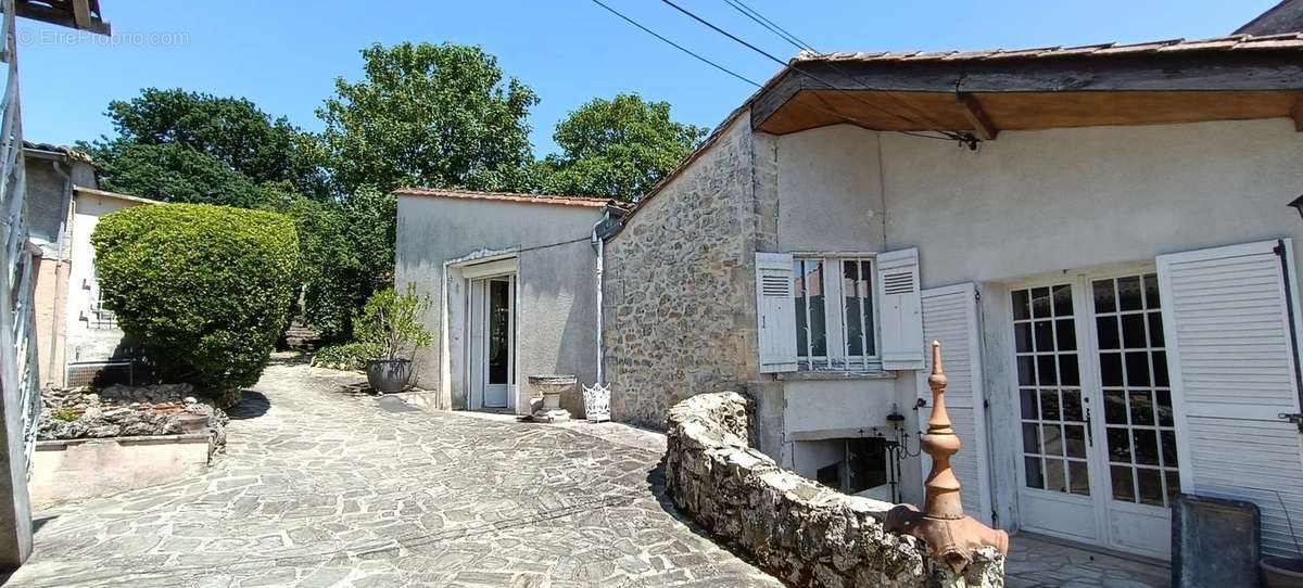 Maison à BOURG-CHARENTE