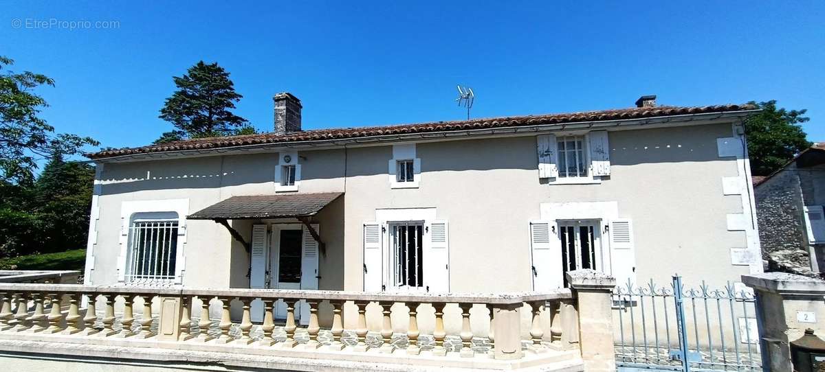 Maison à BOURG-CHARENTE